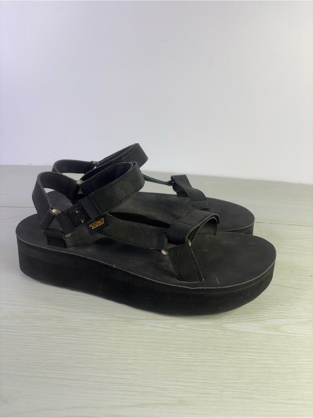 Teva Flatform Universal Sandals in black size 11 women’s
